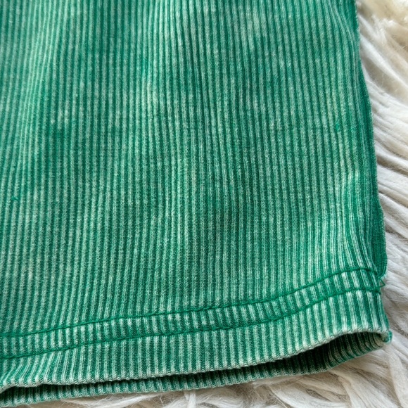 ๐HP๐ Zenana Ribbed Garment Washed Top ๐ Kelly Green - Picture 8 of 12